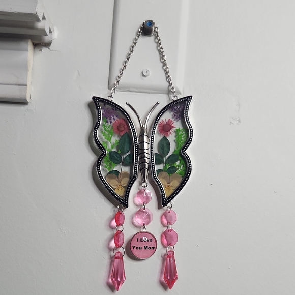 Other - GREAT 4 MOTHERSDAY!! Butterfly Wall Decor with Pink Accents